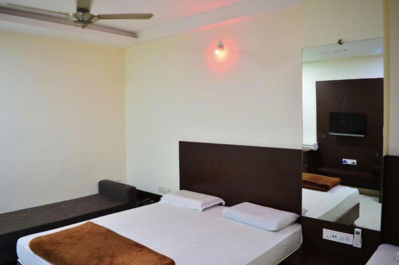 Hotel Maheshwari Avenue Ujjain Extérieur photo